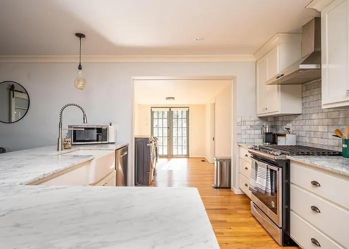 4Br/3Ba Luxurious Decatur Home W/ Patio & Backyard