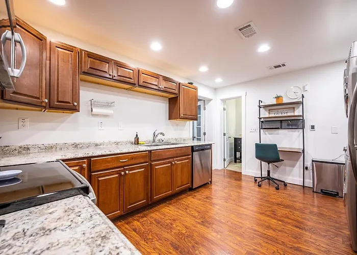 Cozy Bohemian 2 Bed 1 Bath In Decatur