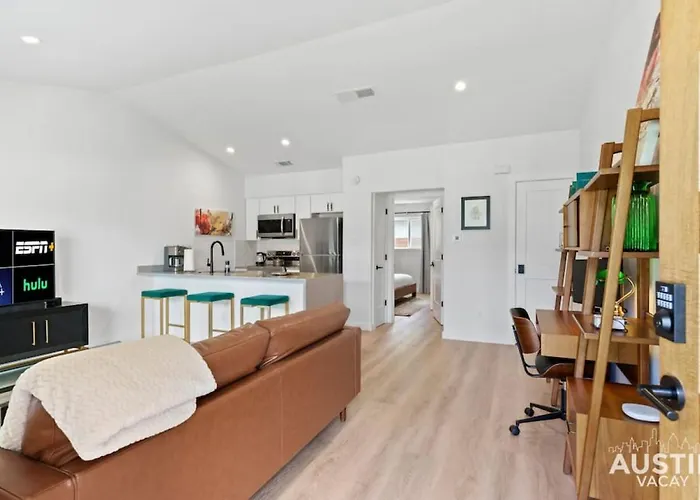 Insta-Ready Apartment In Barton Hills W King Bed