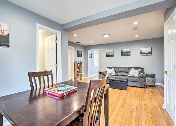 Charming Home With Yard Near Shenandoah River!