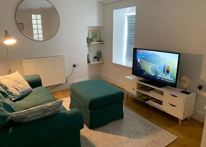 Gwandalan - 1 Bed Apartment, Within Tenby Town Walls