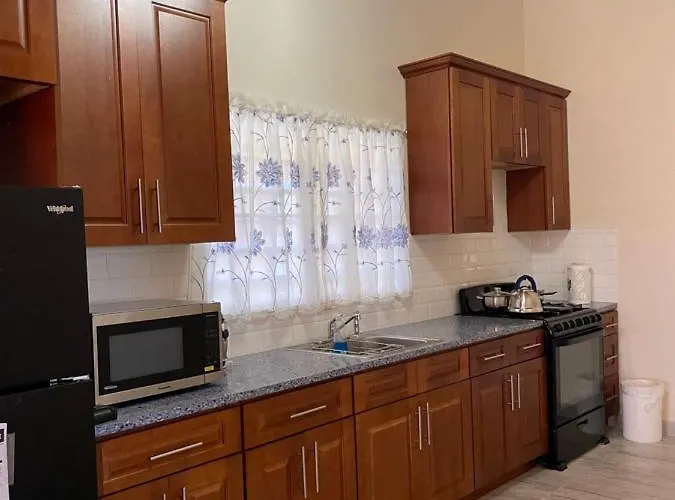 Poinciana Apartments - Holiday Rental