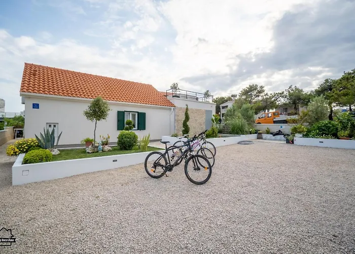 House Diana - Heated Swimming Pool And Jacuzzi