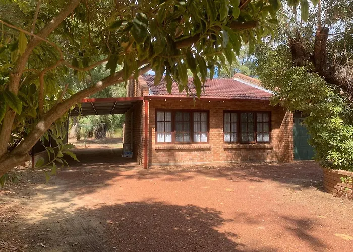 Bentworth Lodge