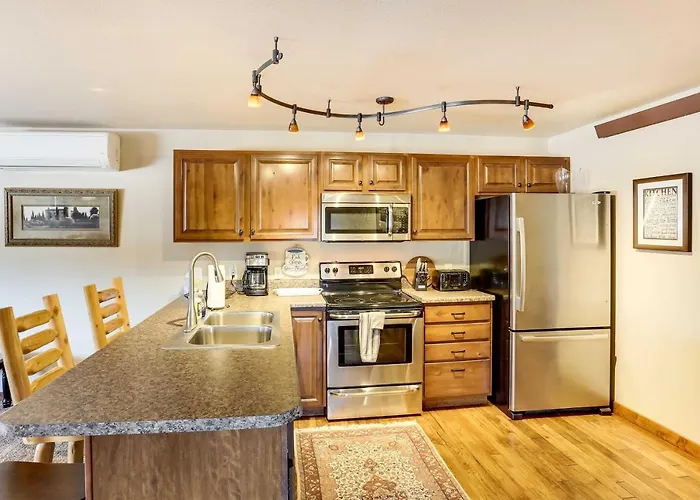 Centrally-Located Deadwood Apt W/ Mountain Views!