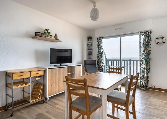 Charmant Appartement Face A La Mer Avec Balcon