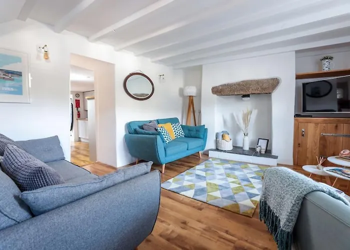 Beach Lovers Paradise In Portreath - With Sea Views & Log Burner Just 100M From Beach