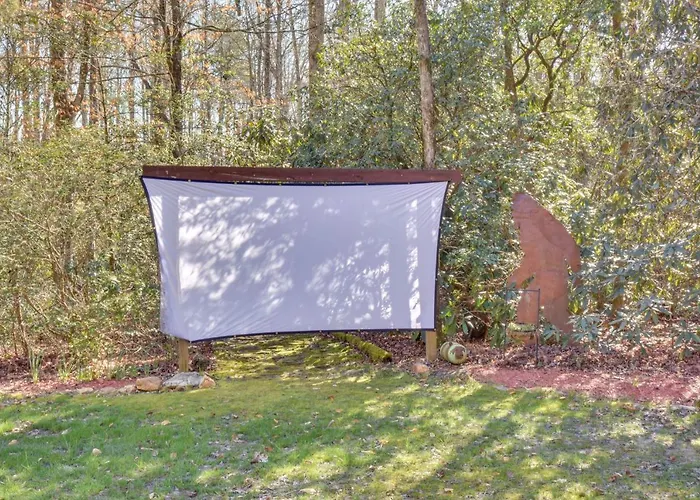 Tubes & Outdoor Games: North Georgia Mtn Retreat