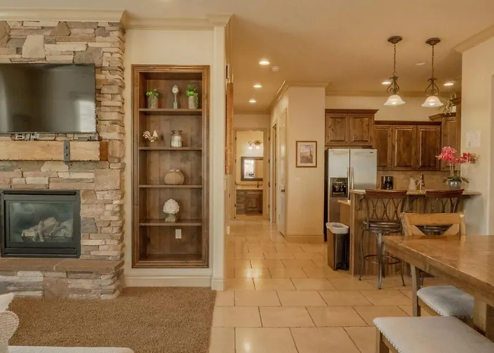 H7-Heavenly-Ground Floor 3-Bedroom Hillside View
