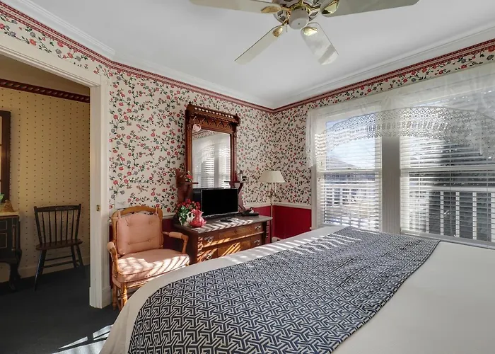212 Water Street Inn