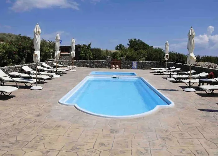 In The Heart Of Fira & Free Pool - Nychteri Suite
