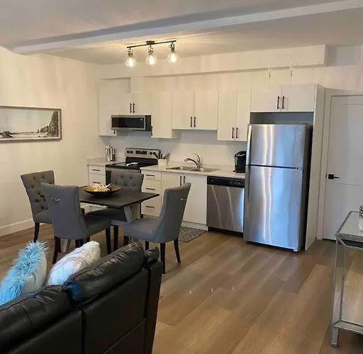 Adorable 1 Bedroom Suite- A Skip To Galloping Goose