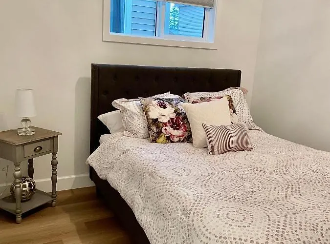 Adorable 1 Bedroom Suite- A Skip To Galloping Goose