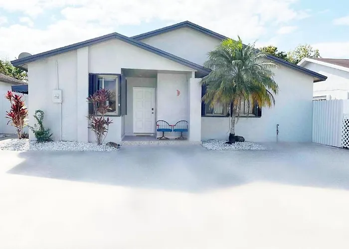 Amazing & Cozy Duplex Near Zoo Miami !