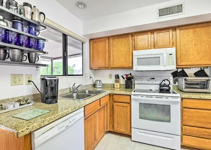 < 1 Mi To Golf: Home W/ Screened Porch In Sun City
