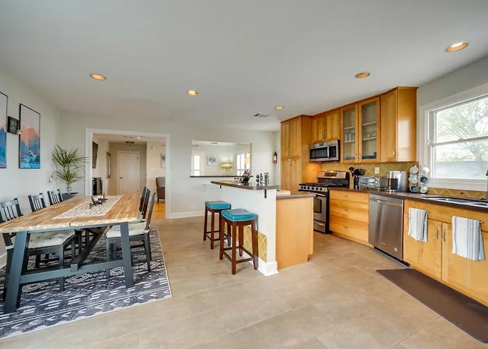 Pet-Friendly Texas Retreat W/ Deck & Gas Grill!