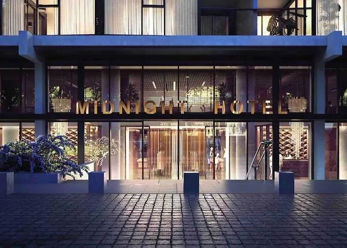 Midnight Luxe: Chic Braddon Apartment with Pool and City Views