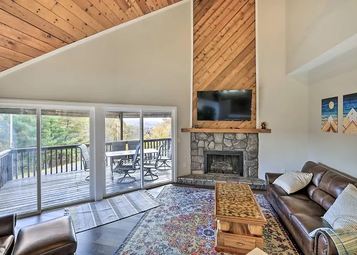 Deck & Mtn Views: 'Fain Chalet' In Kingsport