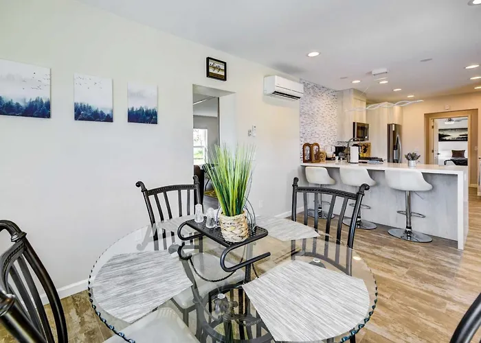 Joshua Tree Getaway W/ Hot Tub, Pool & Fire Pit