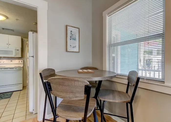 Rare- Downtown 2 Bedroom! Family Friendly!