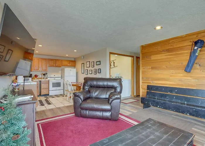 'Snowed Inn' Cozy Winterplace Ski-In/Ski-Out Cabin