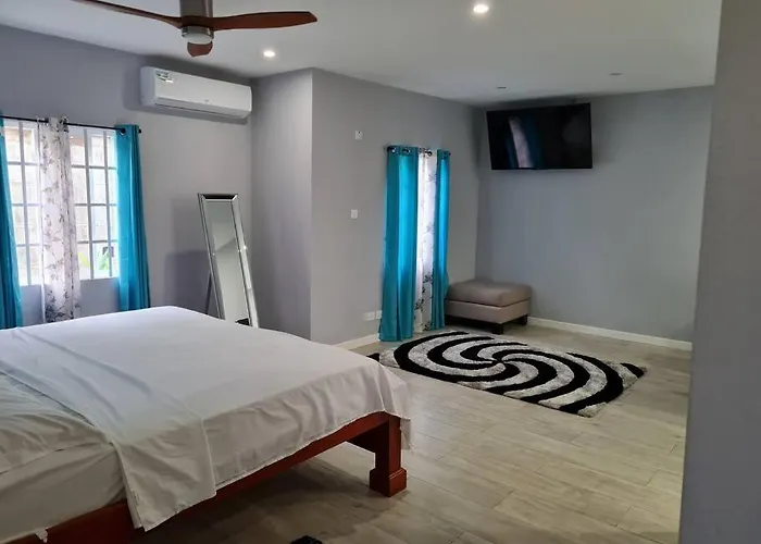 Coconut Creek Deluxe Suite