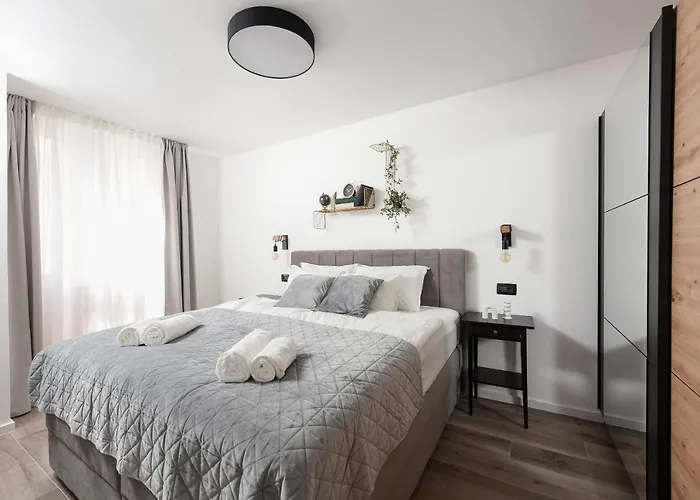 Aura Exclusive Apartment & Room
