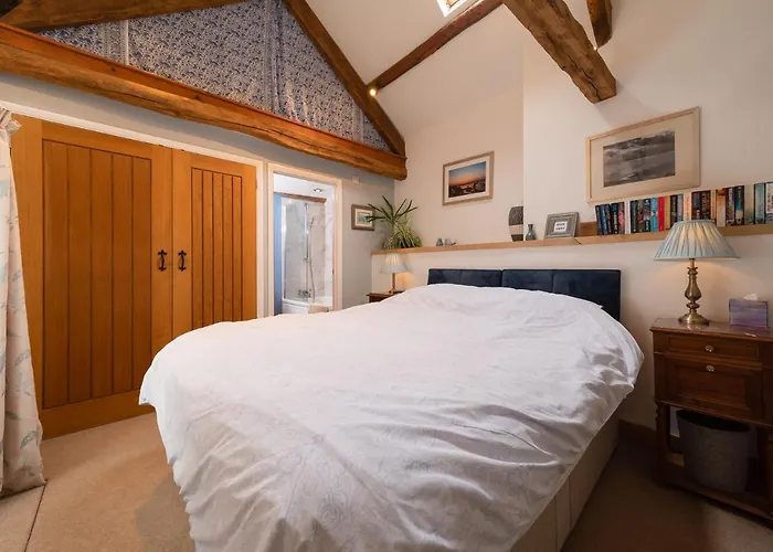 Rosehill Barn -A Tranquil Rural Barn Conversion