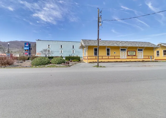 Cozy Marlinton Vacation Rental: Downtown Location!