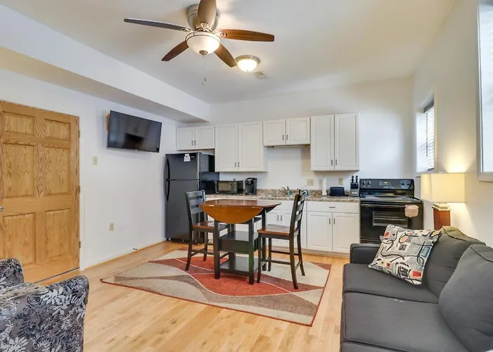 Downtown Marlinton Vacation Rental Apartment!
