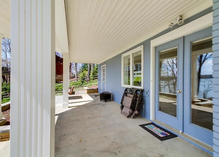 Smith Mountain Lake Getaway W/ Private Dock!