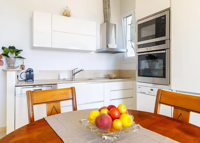 Sea View Apartment With Private Secure Parking 1