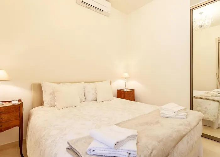 Sea View Apartment With Private Secure Parking 3