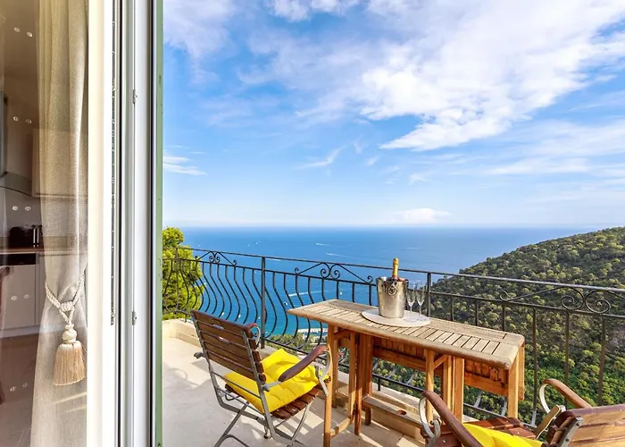 Sea View Apartment With Private Secure Parking 3