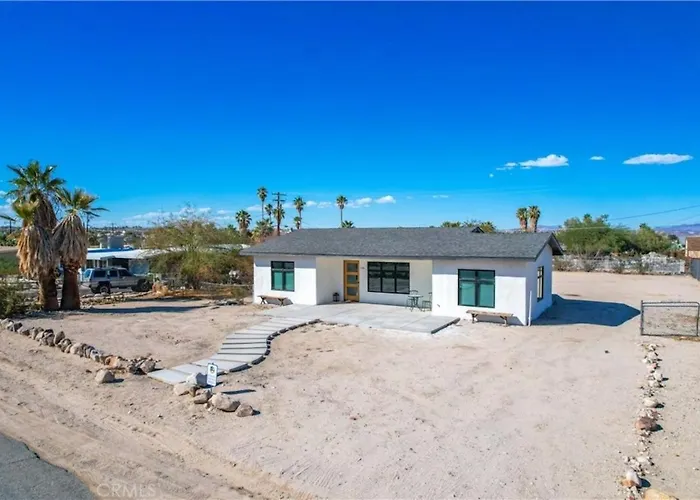 Cozy Fresh Desert Hideaway, 5 Mins To Joshua Tree