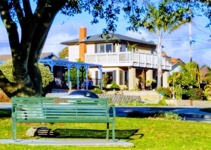 Tropical Retreat Close To Beach