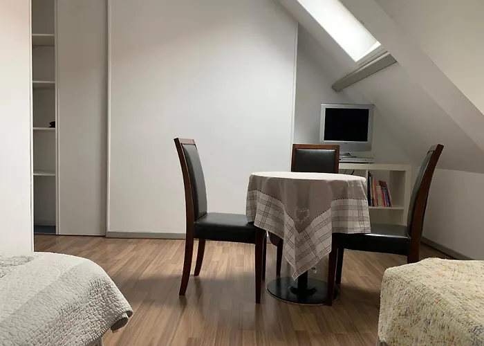 Le Petit Bonheur De La Haute
