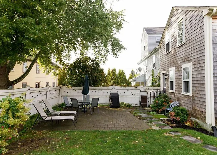 The Seaport House - Near Newport