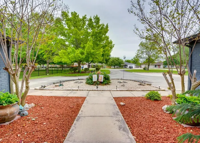 Deck & Gas Grill: Riverfront Mcqueeney Duplex