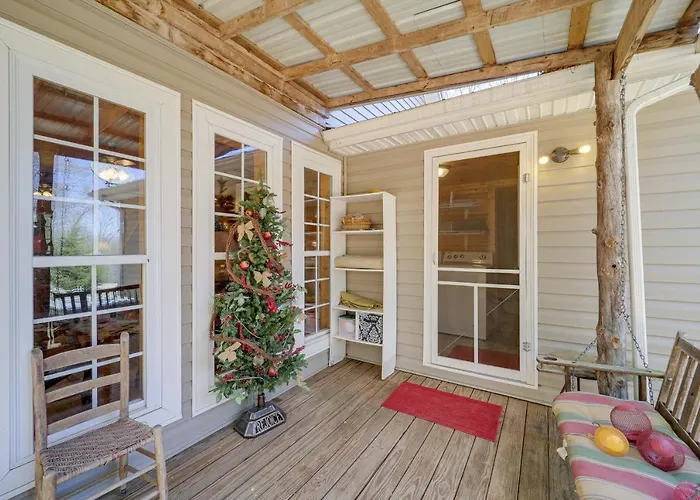 North Carolina Getaway W/ Patio! 26 Mi To Slopes