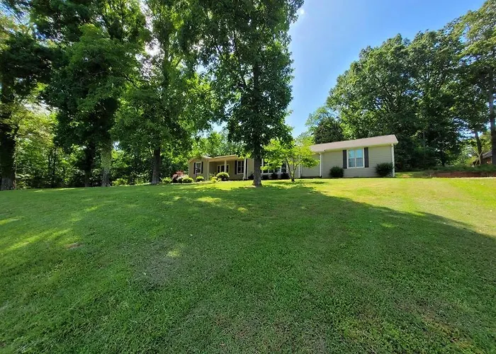 4. Spacious Historic Home In Lake Guntersville