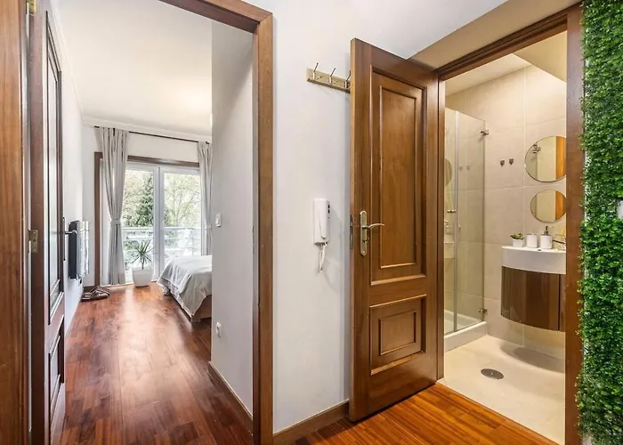 Modern Private Suite With Balcony & Bathroom - King And Queen Beds