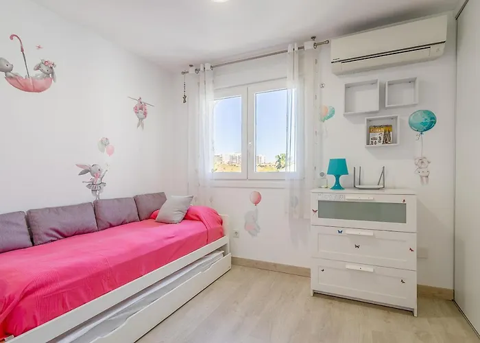 Bonita Casa En Urbanizacion Privada Muy Cerca Del Mar Y De Alicante