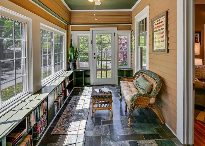 Quaint Anderson Home W/ Sunroom, Walk To Downtown!