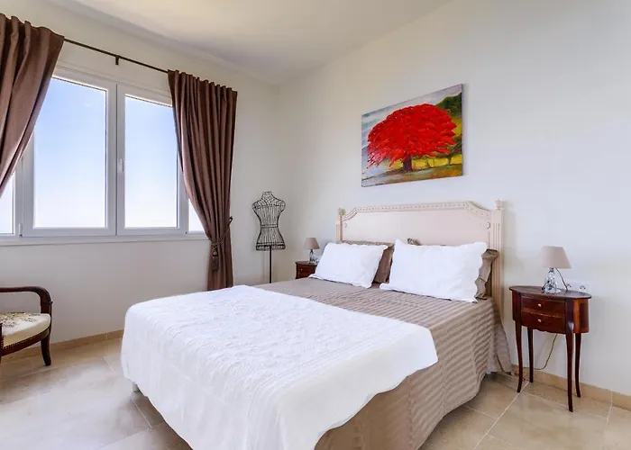 Sea View Apartment With Private Secure Parking - 2