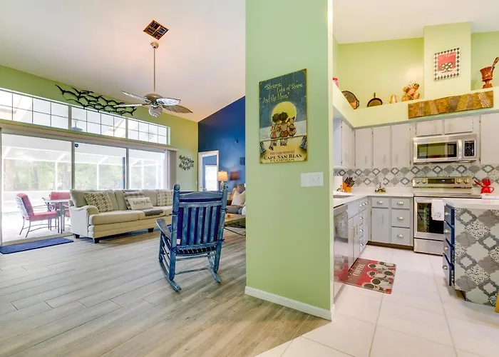 Lanai & Grill: Sunny Home Near Rainbow Springs!