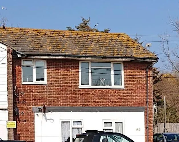 Stylish 2 Bed Flat At Camber Sands