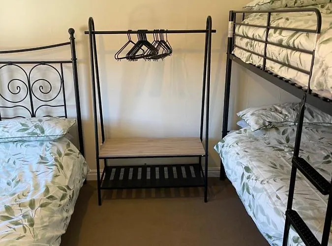 3 Floors, Sleeps 16, 4 Baths, 5 Parking, Bradgate Park, Richard Iii, Leicester