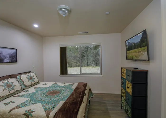 Bear Paw Cabin Near Yosemite
