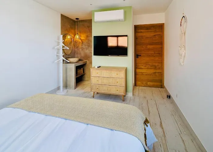 Maison Boheme Au Bord De L'Eau